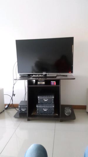 Mesa para televisor y equipo de audio