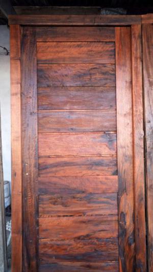 Puertas dignó de ver madera dura estacionada firme y