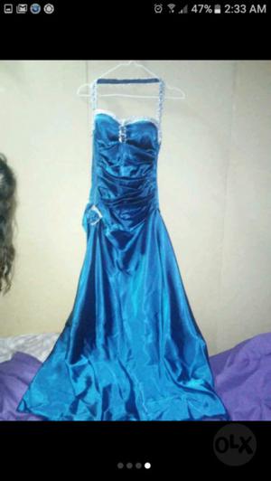 Vestido azul muy bonito!!