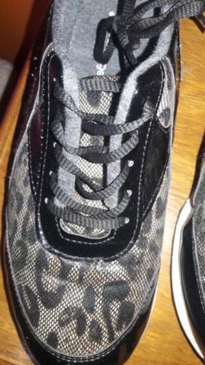 Zapatilla de mujer 