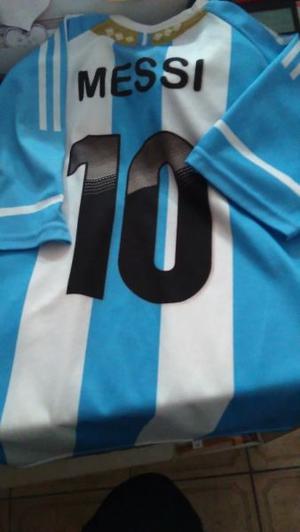 Camiseta de la selección argentina talle 12.con escudo