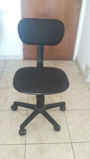 Silla con rueditas