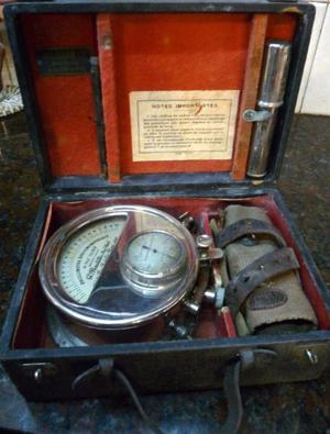 Vendo antiguo oscilómetro-tensiómetro médico BOULITTE