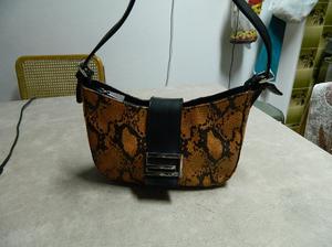 cartera reptil estampado