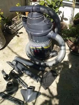 vendo aspiradora ultracomb 25 L todo terreno, tiene todos