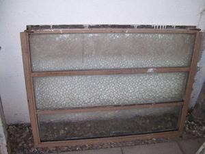 ventiluz usado con vidrio 1 x 0,75 pesos 400