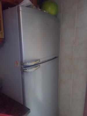 HELADERA WHIRPOOL CON FREEZER NO FROSTA PLATA