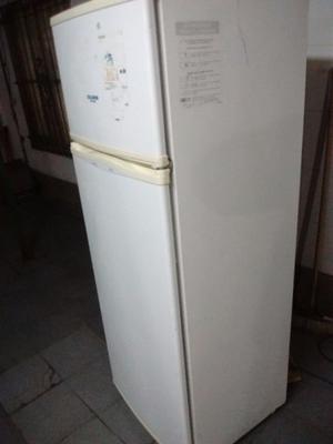 Heladera con freezer eslavon de lujo motor nuevo