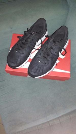 Vendo Nike Airmax full ride tr. Sin uso talle 43