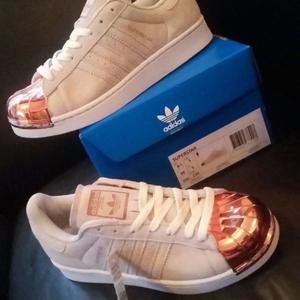 Adidas Superstar punta Metal