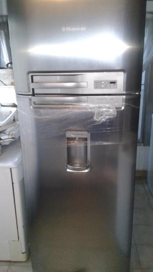 Heladera electrolux no frost con dispencer 3 meces de