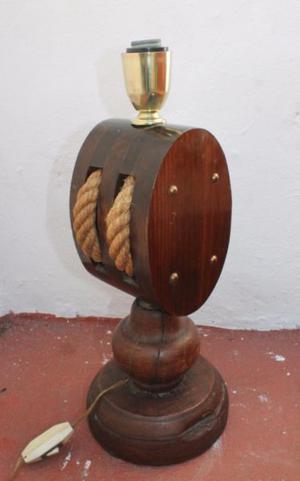 Antigua Lampara de Mesa. Roldana Naval