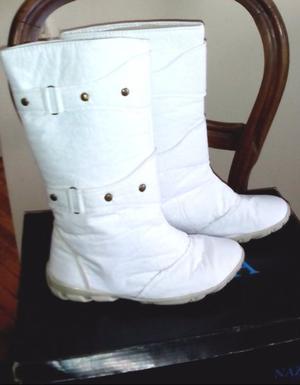 Botas blancas de mujer