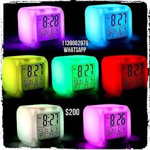 Reloj despertador Cubo Led cambia de colores