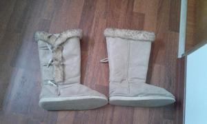 VENDO BOTAS NUMERO 39 DE GAMUZA IMPECABLES