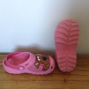 Crocs de nena usadas muy buen estado talle  con dibujo