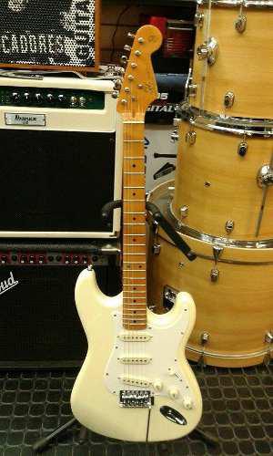 Guitarra Sx Stratocaster Vintage 57 Color Vintage White