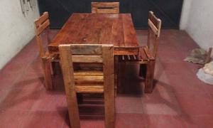 mesa rustica con sillas