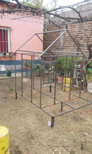 Vendo estructura.para casita para chicos