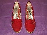 (2x1)zapatos rojos gamuzados y chatitas con tachas