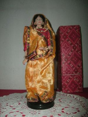 Antigua muñeca de La India.