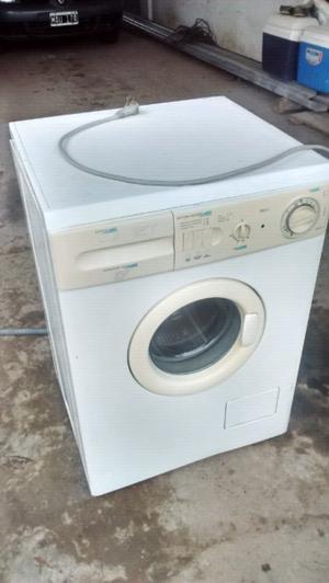 Lavadora Electrolux 750rpm y 6kilos de capacity