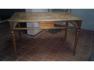 Mesa madera antigua.