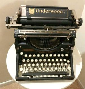 Máquina de escribir, antigua marca UNDERWOOD, funciona $