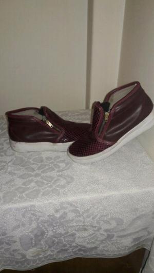 Zapatillas botitas bordo