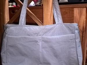 bolso gris grueso impermeable $100