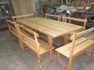 mesa y bancos de pinotea