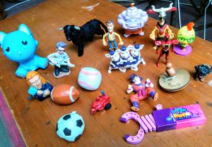 19 juguetes miniatura x 300