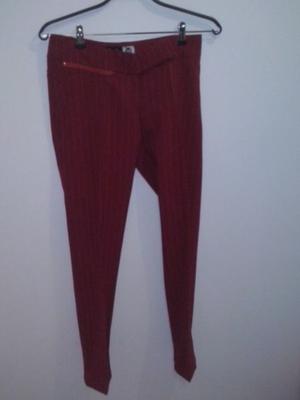 Pantalón rojo, talle 2