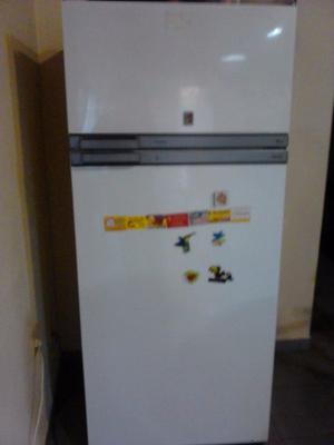 VENDO HELADERA PHILIPS CON FREEZER, EN EXCELENTE ESTADO.