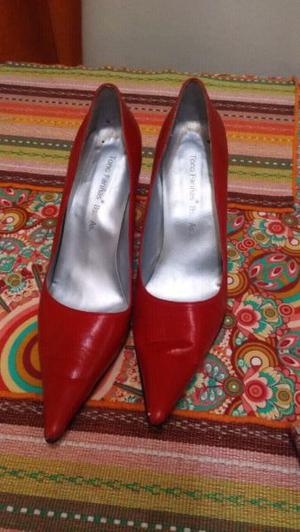 Zapatos con puntera color rojo stilettos