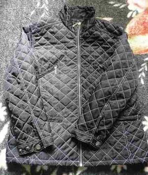 campera negra con detalle de costura talle l.