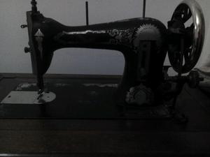 Maquina de coser a pedal