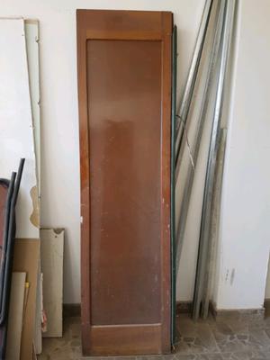 Puerta simple de cedro