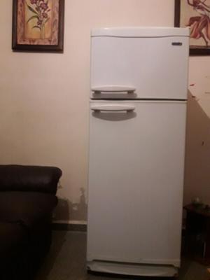 VENDO Heladera con freezer $  Tel. 