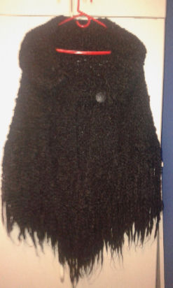 capa de lana color negro