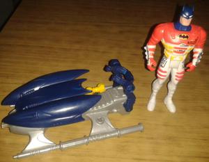 Batman con nave que se desarma, con misil, muñeco y armas.