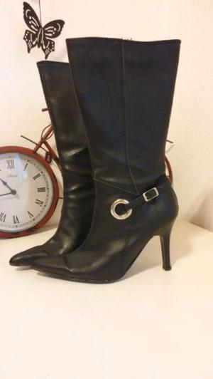 Botas negra talle 35