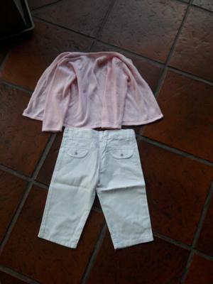 Conjunto pantalón blanco y saquito rosa