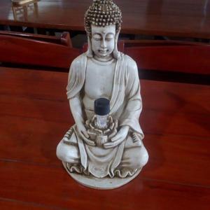 Escultura Resina Buda con Luz Solar (52cm De Alto)
