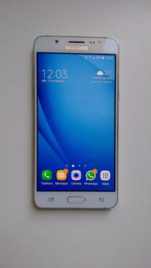 Samsung Galaxy J5 LIbre con todos sus accesorios