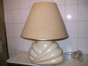 lamparas de mesa variadas de cerámica.