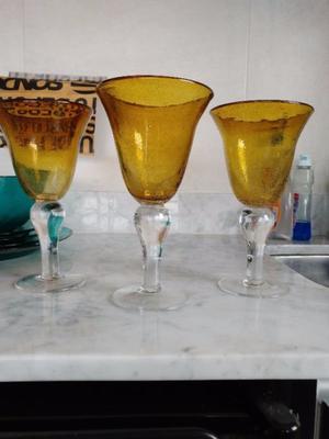 tres copas de agua vidrio soplado ambar