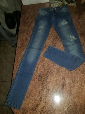 Jeans roto en muy buen estado