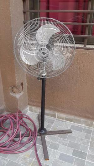 Vendo ventilador de PIE marca LUFT