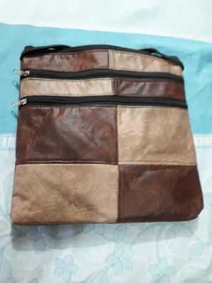 cartera bandolera con dos cierres gamma marrones y beige